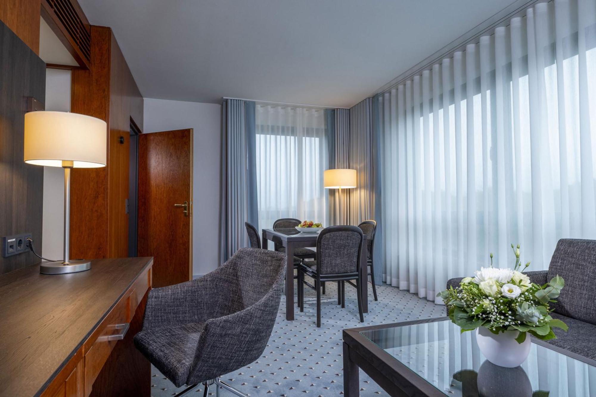 Maritim Hotel BRE Buitenkant foto