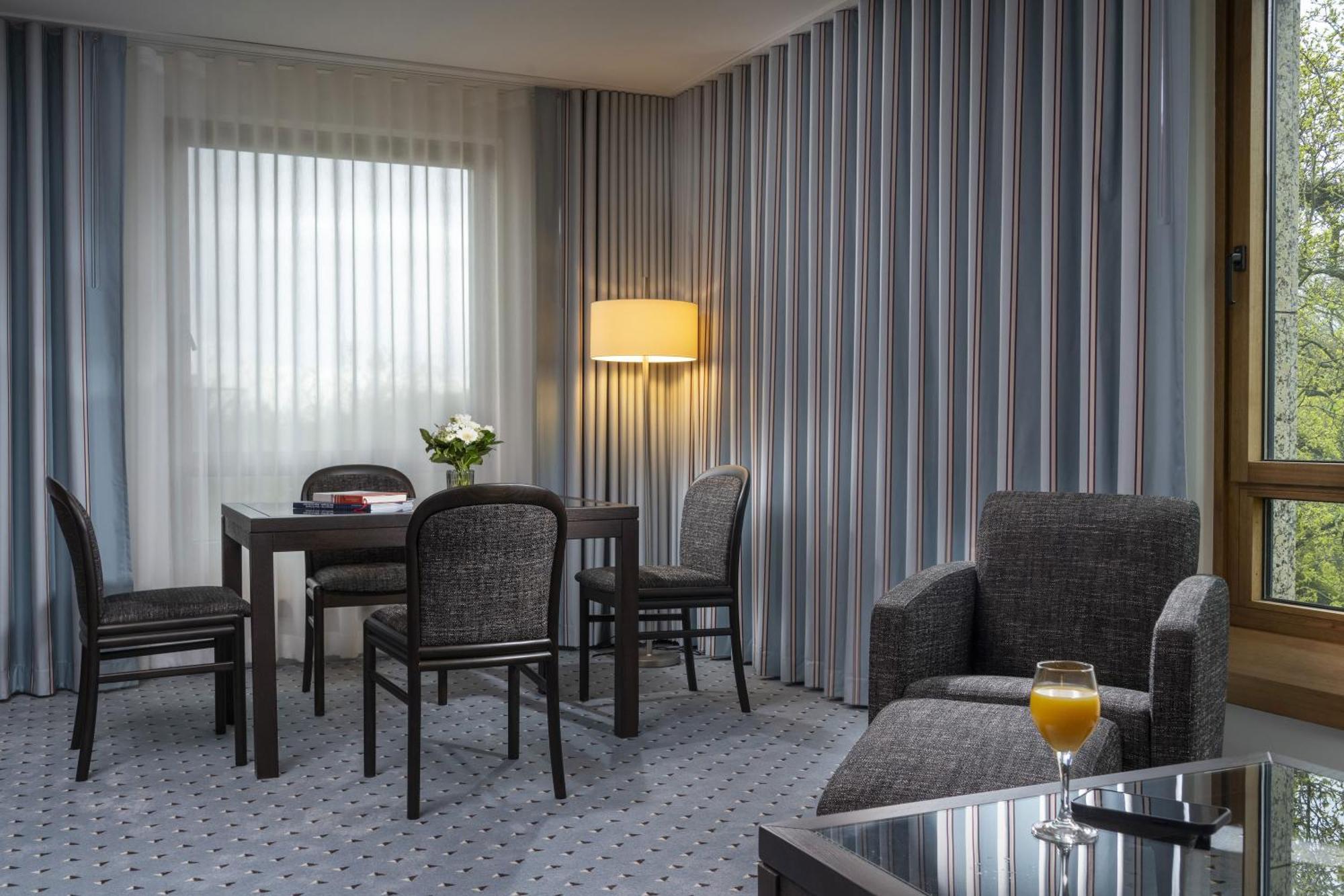 Maritim Hotel BRE Buitenkant foto