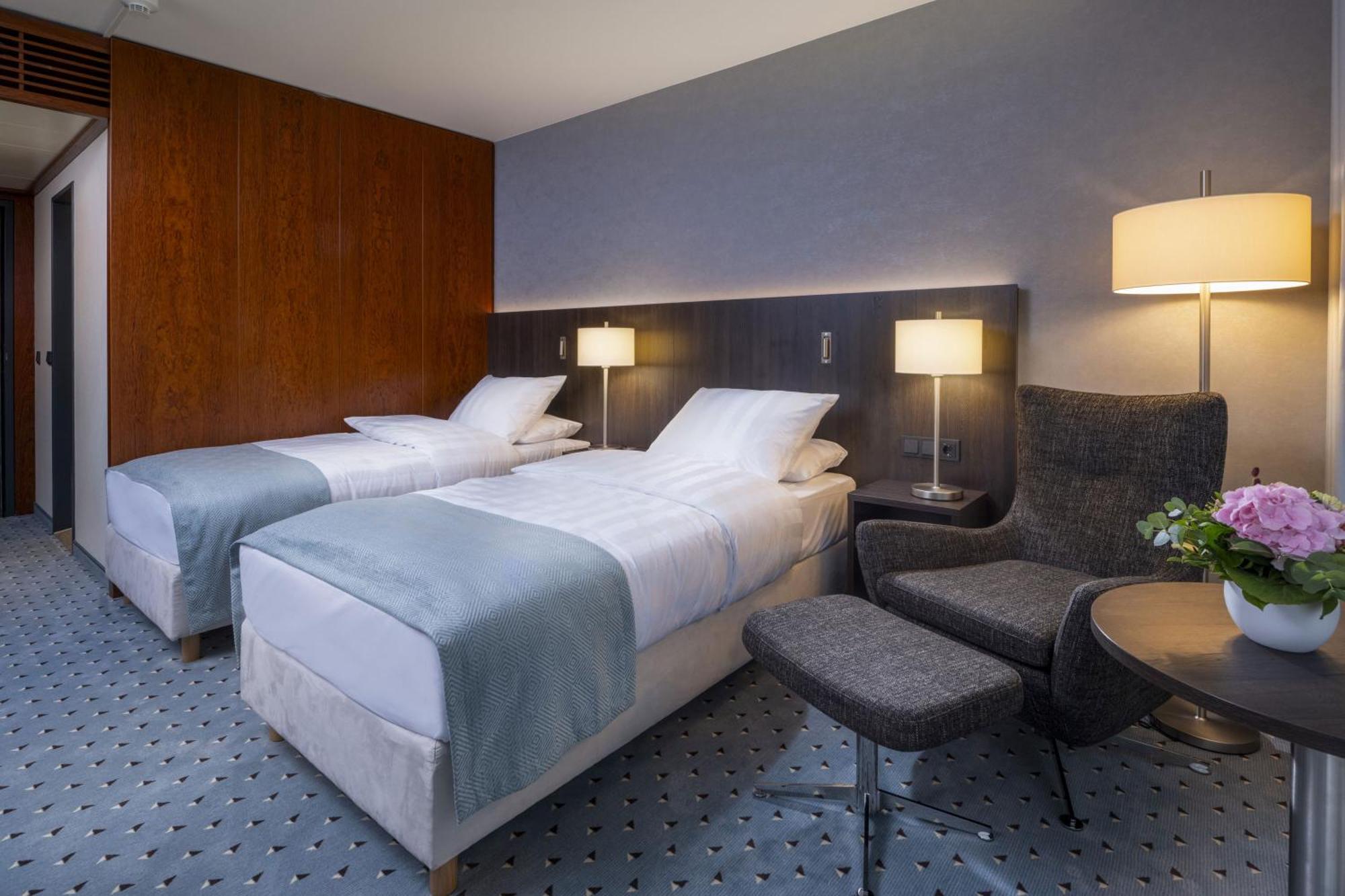 Maritim Hotel BRE Buitenkant foto